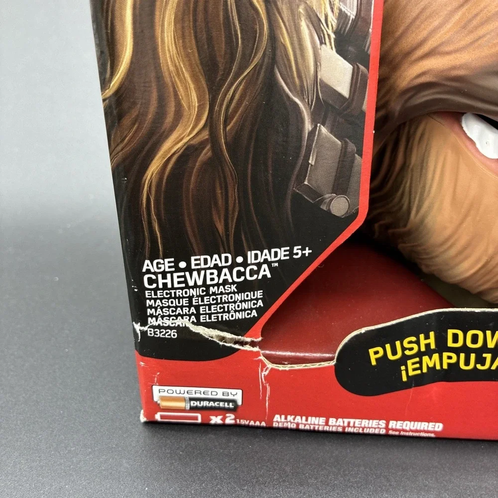 Star Wars The Force Awakens Chewbacca Electronic Roaring Sound Mask Sealed Box